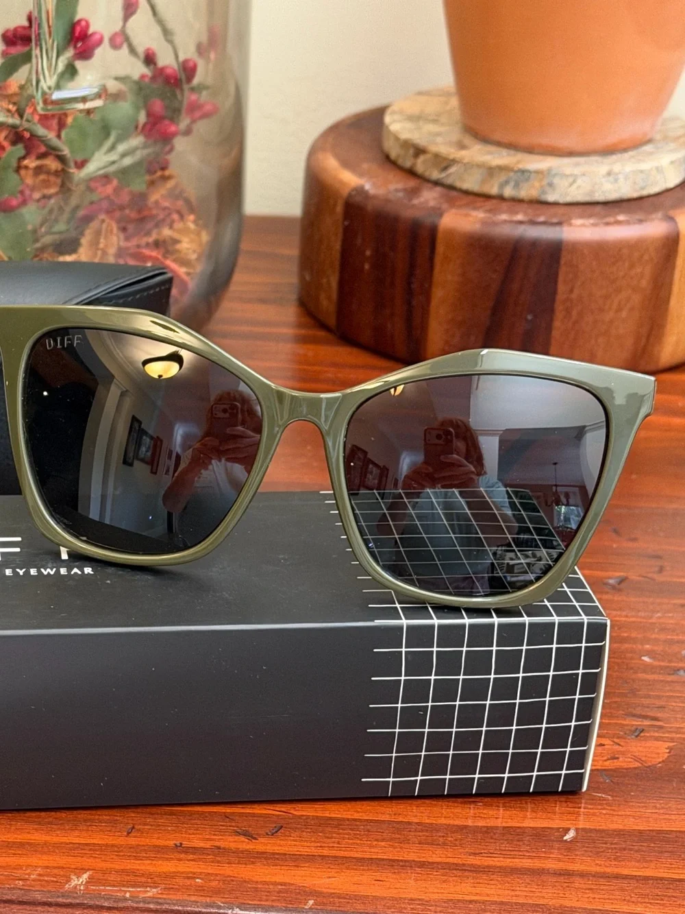 DIFF EYEWEAR Cassidy Sunglasses in an olive green color with polarized lenses